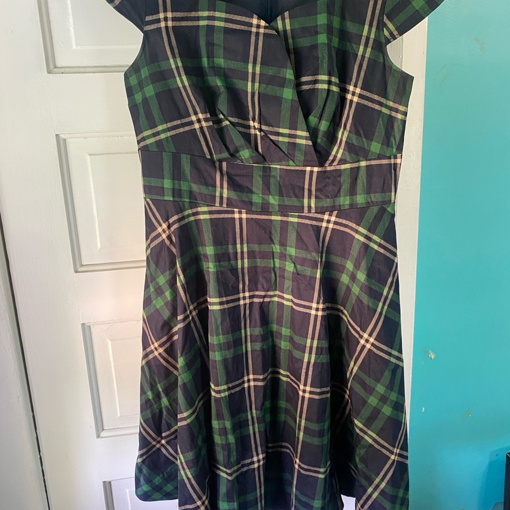 Hanpce’irs Green and Black Plaid Midi Dress